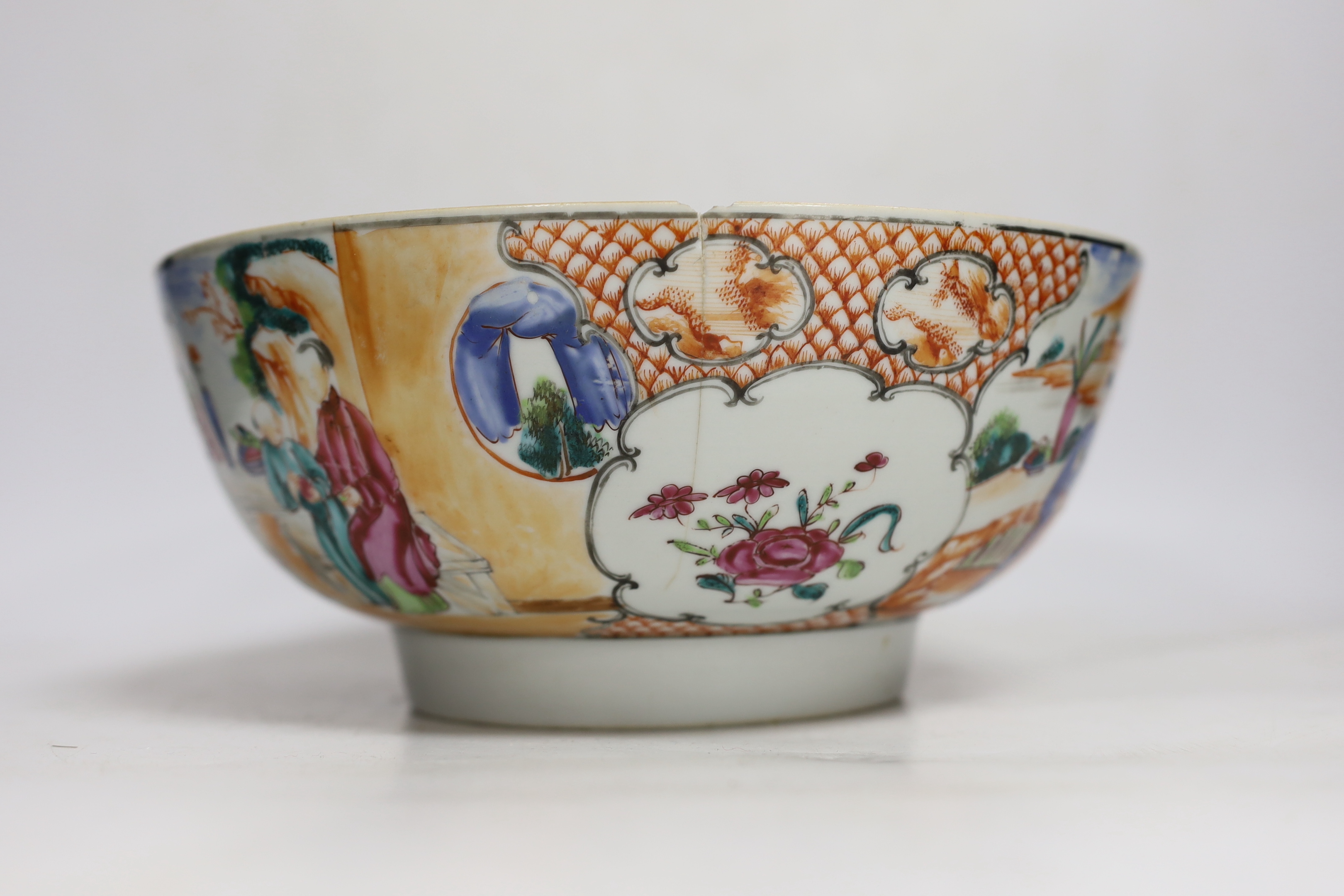 A Chinese Qianlong blue and white garlic neck vase and a famille rose bowl, 18th century largest 26cm in diameter